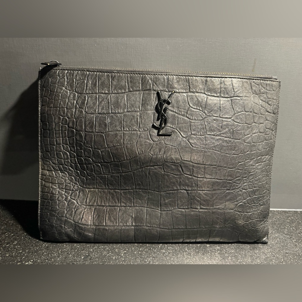 Yves Saint Laurent Pouch
